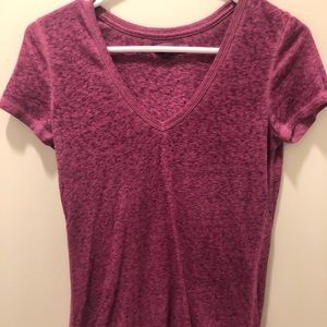 american eagle magenta/pink/purple t shirt